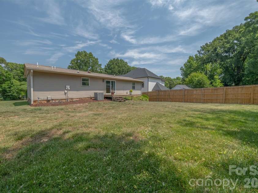 21205 Rio Oro Drive, Cornelius, NC 28031.  MLS# CAR4378603, YatesRealty ID 24353. 
