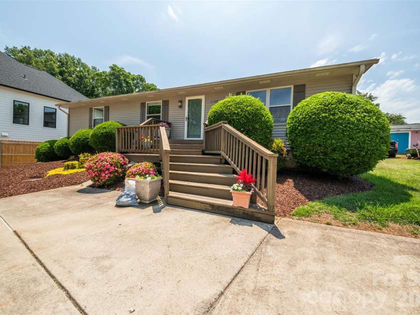 21205 Rio Oro Drive, Cornelius, NC 28031.  MLS# CAR4378603, YatesRealty ID 24353. 