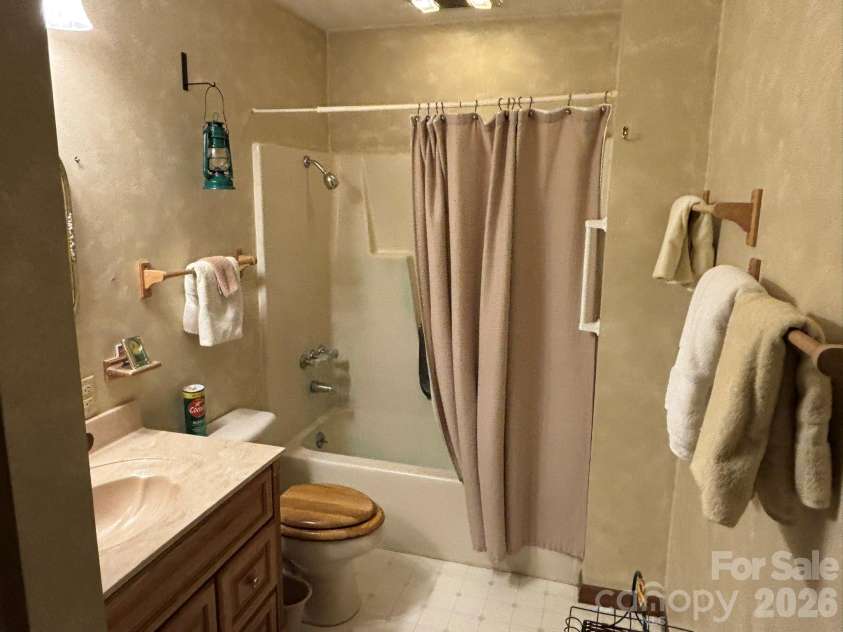 120 Kimberly Drive, Bryson City, NC 28713.  MLS# CAR4385063, YatesRealty ID 24356. Spacious bathroom.