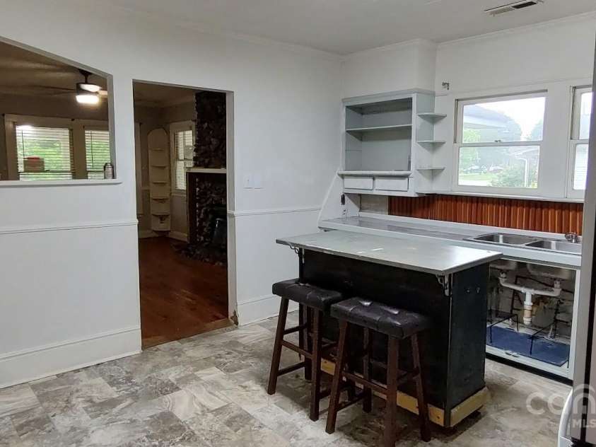 1521 Piedmont Avenue, Kings Mountain, NC 28086.  MLS# CAR4274196, YatesRealty ID 24356. 