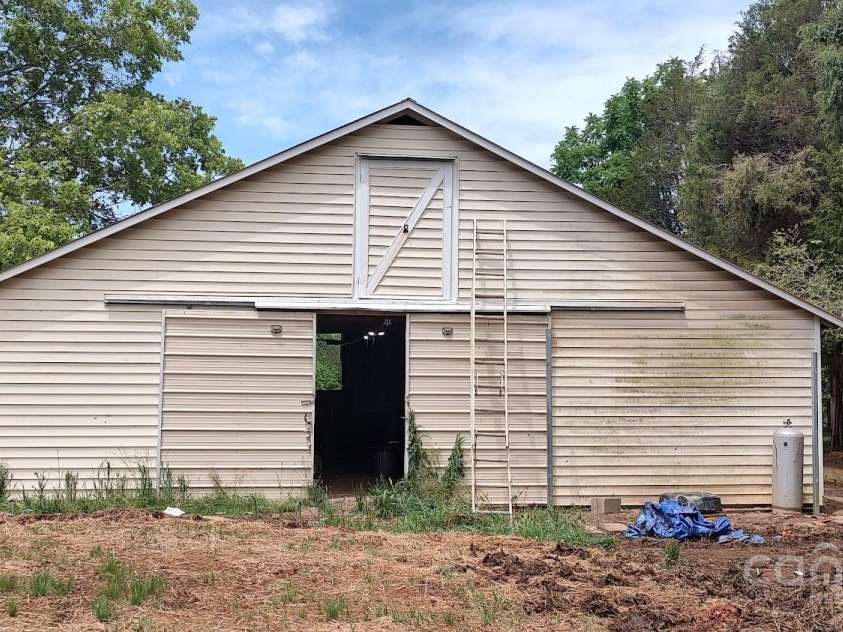 1521 Piedmont Avenue, Kings Mountain, NC 28086.  MLS# CAR4274196, YatesRealty ID 24356. 