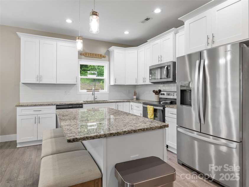 226 Oak Brook Lane, Gaffney, SC 29341.  MLS# CAR4274351, YatesRealty ID 24357. 