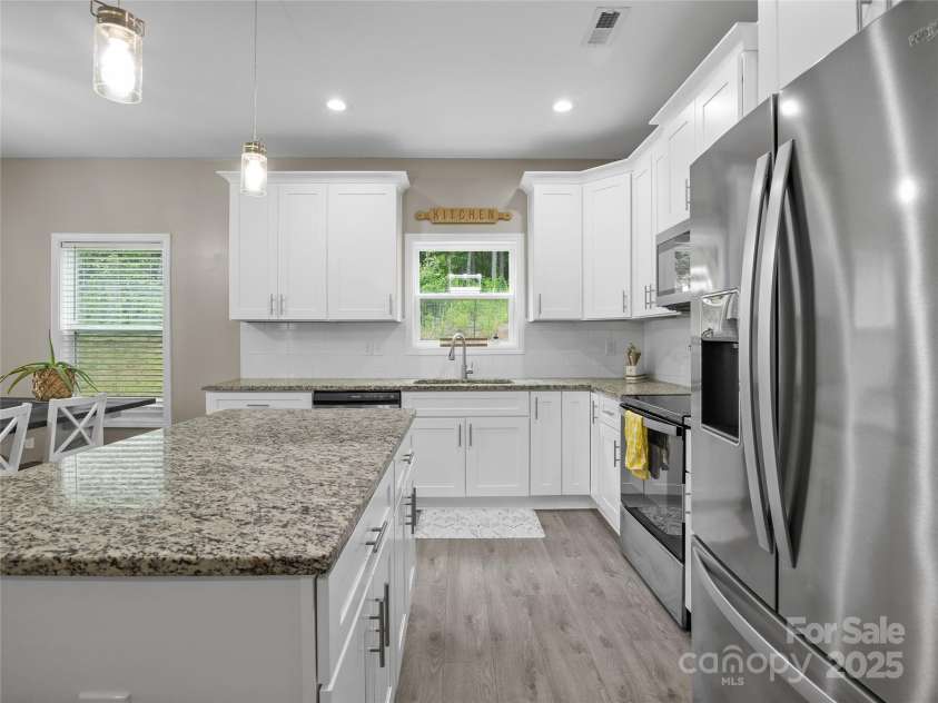 226 Oak Brook Lane, Gaffney, SC 29341.  MLS# CAR4274351, YatesRealty ID 24357. 