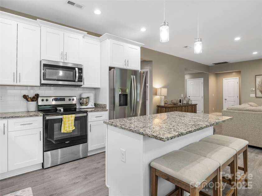 226 Oak Brook Lane, Gaffney, SC 29341.  MLS# CAR4274351, YatesRealty ID 24357. 