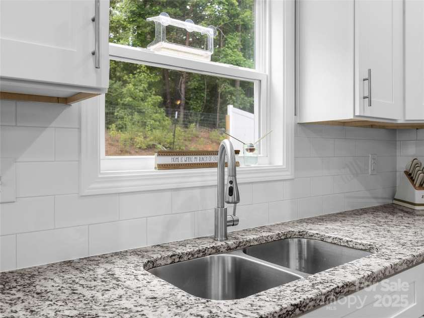 226 Oak Brook Lane, Gaffney, SC 29341.  MLS# CAR4274351, YatesRealty ID 24357. 