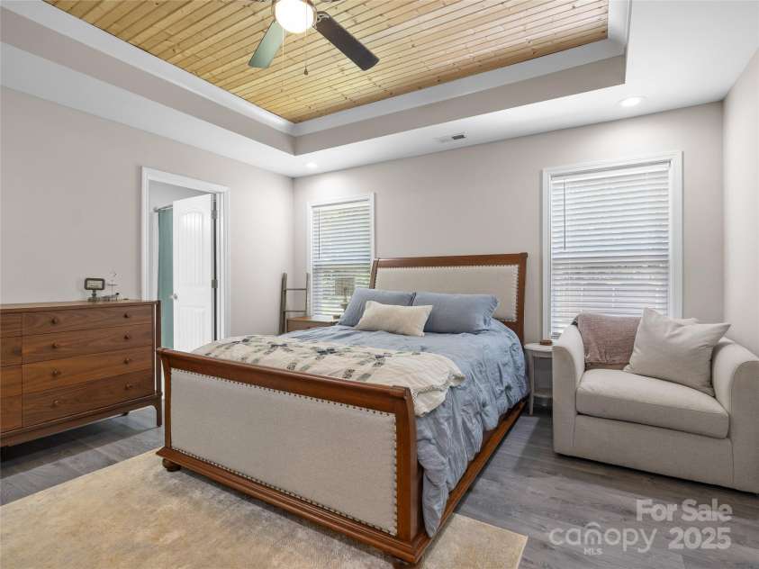 226 Oak Brook Lane, Gaffney, SC 29341.  MLS# CAR4274351, YatesRealty ID 24357. 