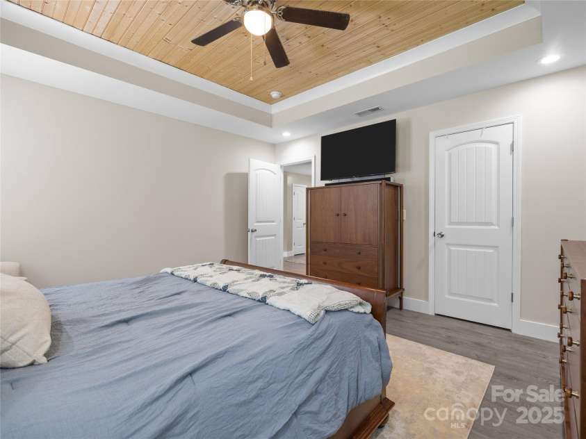 226 Oak Brook Lane, Gaffney, SC 29341.  MLS# CAR4274351, YatesRealty ID 24357. 