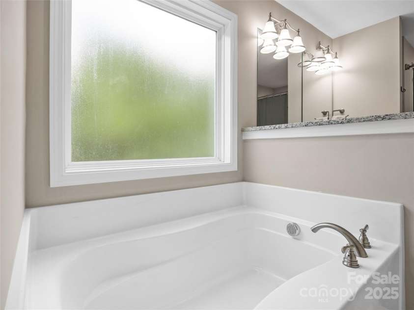 226 Oak Brook Lane, Gaffney, SC 29341.  MLS# CAR4274351, YatesRealty ID 24357. 