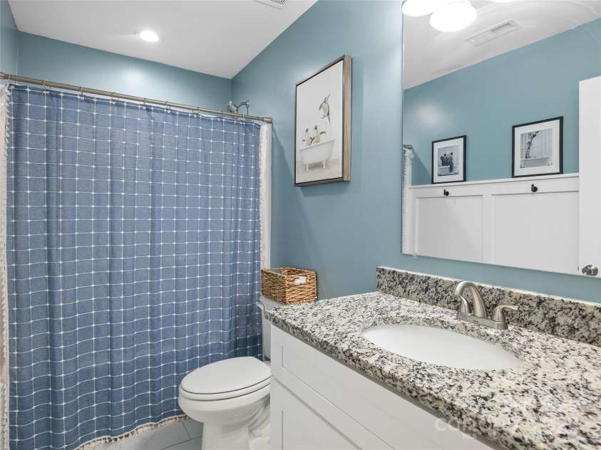 226 Oak Brook Lane, Gaffney, SC 29341.  MLS# CAR4274351, YatesRealty ID 24357. 