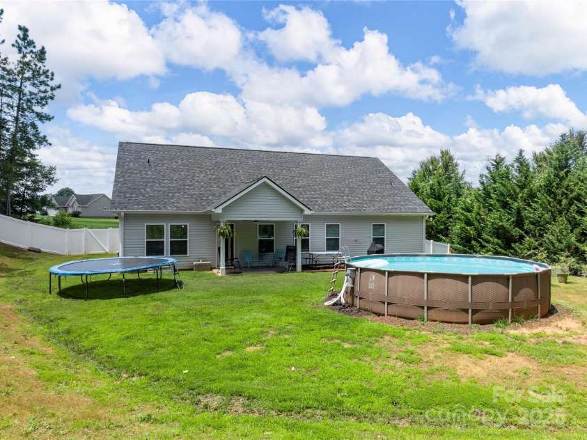 226 Oak Brook Lane, Gaffney, SC 29341.  MLS# CAR4274351, YatesRealty ID 24357. 