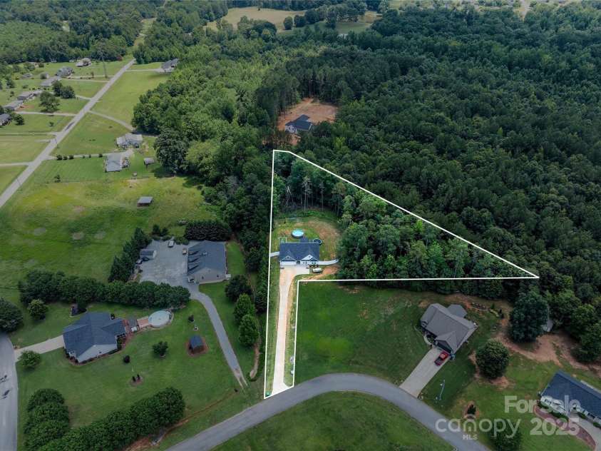 226 Oak Brook Lane, Gaffney, SC 29341.  MLS# CAR4274351, YatesRealty ID 24357. 