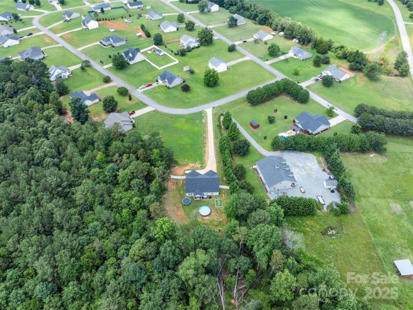 226 Oak Brook Lane, Gaffney, SC 29341.  MLS# CAR4274351, YatesRealty ID 24357. 