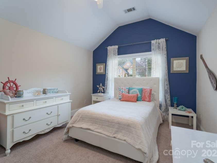 303 Ridge Reserve Drive, Clover, SC 29710.  MLS# CAR4232710, YatesRealty ID 24358. Bright & cheerful Bedroom#2