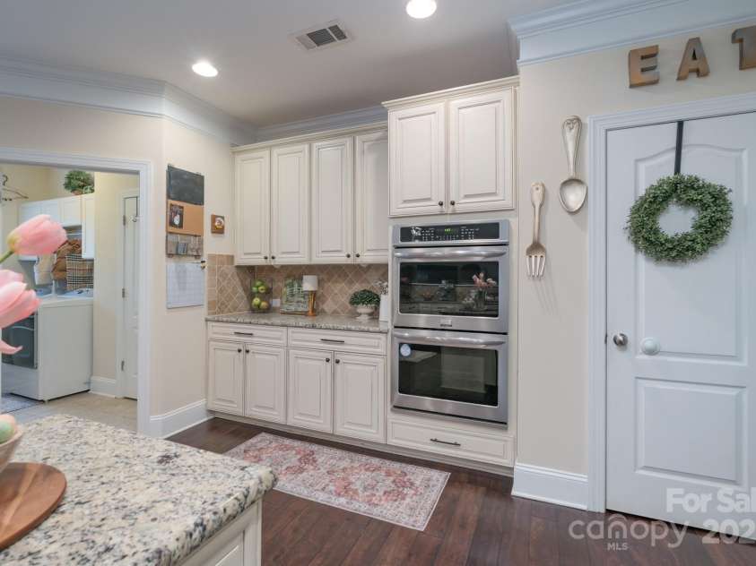 303 Ridge Reserve Drive, Clover, SC 29710.  MLS# CAR4232710, YatesRealty ID 24358. Double wall oven.