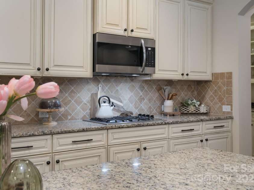 303 Ridge Reserve Drive, Clover, SC 29710.  MLS# CAR4232710, YatesRealty ID 24358. Gas cooktop.