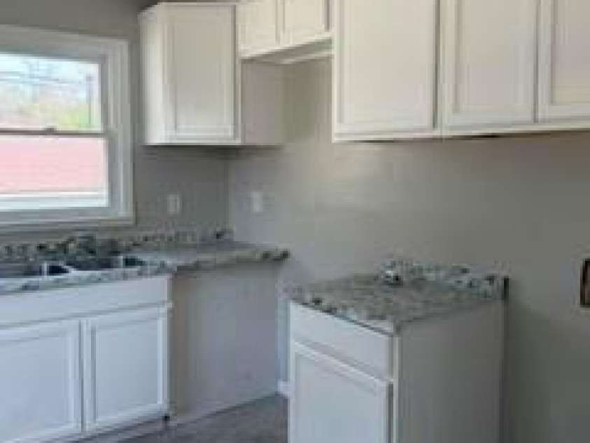 2224/2226 Augusta Street, Charlotte, NC 28216.  MLS# CAR4385111, YatesRealty ID 24359. 2224 Kitchen
