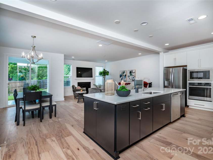 4005 Easton Ridge Lane, Charlotte, NC 28226.  MLS# CAR4260194, YatesRealty ID 24359. 