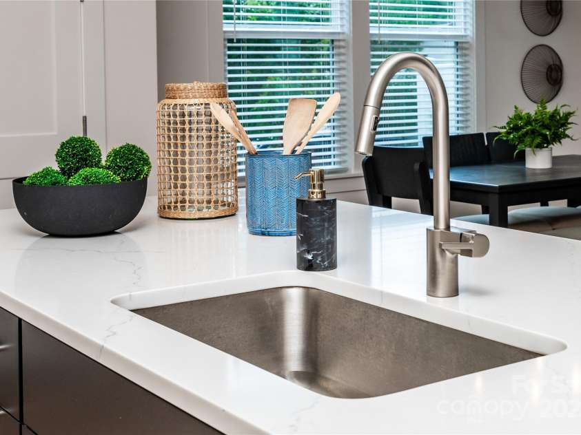 4005 Easton Ridge Lane, Charlotte, NC 28226.  MLS# CAR4260194, YatesRealty ID 24359. 