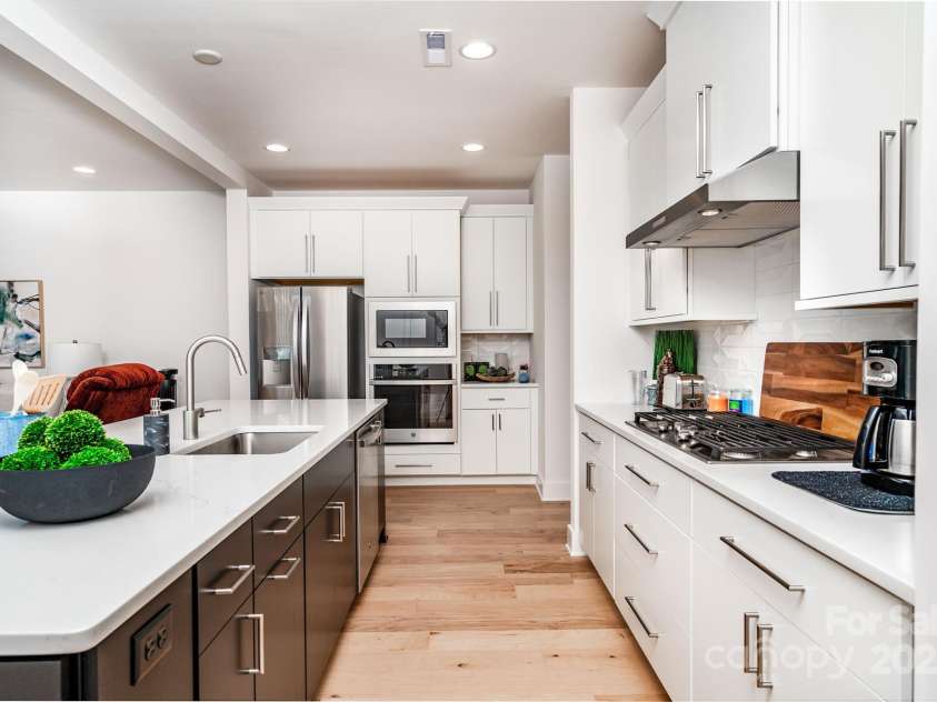 4005 Easton Ridge Lane, Charlotte, NC 28226.  MLS# CAR4260194, YatesRealty ID 24359. 