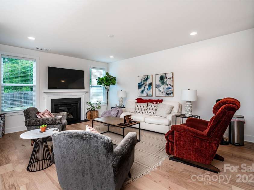 4005 Easton Ridge Lane, Charlotte, NC 28226.  MLS# CAR4260194, YatesRealty ID 24359. 