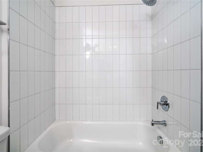 4005 Easton Ridge Lane, Charlotte, NC 28226.  MLS# CAR4260194, YatesRealty ID 24359. 