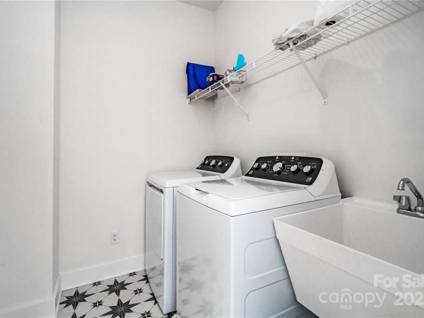 4005 Easton Ridge Lane, Charlotte, NC 28226.  MLS# CAR4260194, YatesRealty ID 24359. 