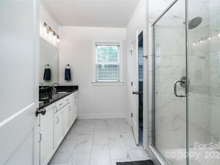 4005 Easton Ridge Lane, Charlotte, NC 28226.  MLS# CAR4260194, YatesRealty ID 24359. 