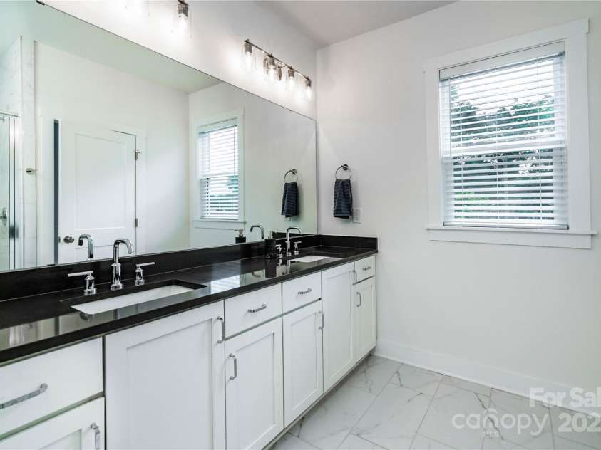 4005 Easton Ridge Lane, Charlotte, NC 28226.  MLS# CAR4260194, YatesRealty ID 24359. 