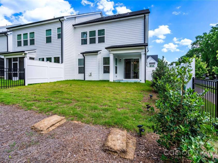 4005 Easton Ridge Lane, Charlotte, NC 28226.  MLS# CAR4260194, YatesRealty ID 24359. 