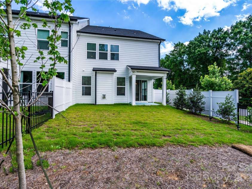 4005 Easton Ridge Lane, Charlotte, NC 28226.  MLS# CAR4260194, YatesRealty ID 24359. 