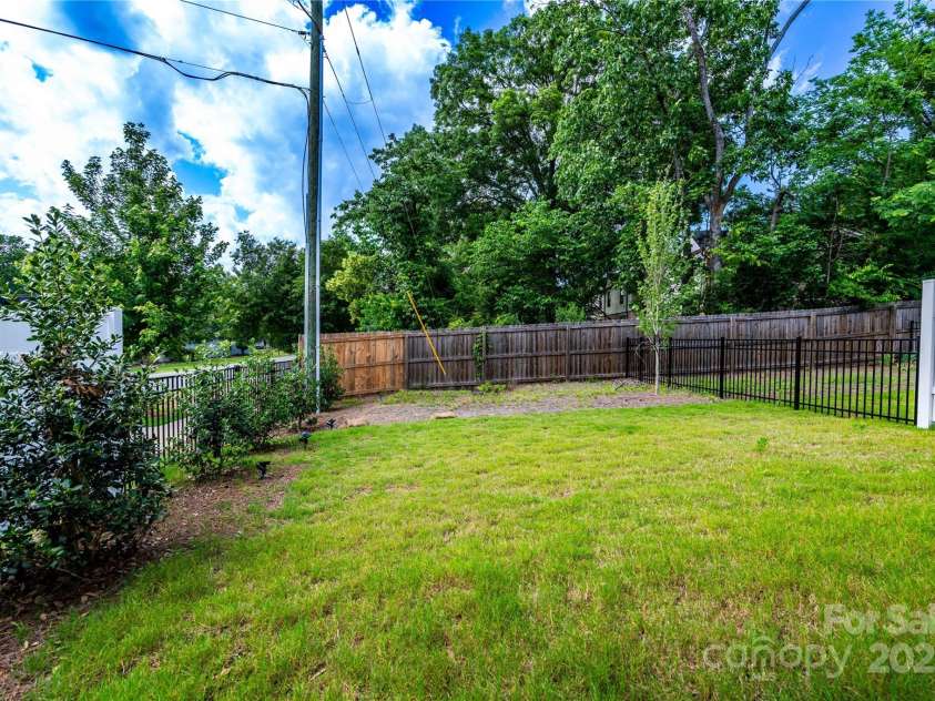 4005 Easton Ridge Lane, Charlotte, NC 28226.  MLS# CAR4260194, YatesRealty ID 24359. 