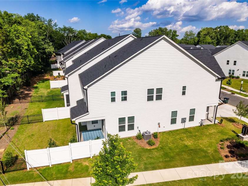 4005 Easton Ridge Lane, Charlotte, NC 28226.  MLS# CAR4260194, YatesRealty ID 24359. 