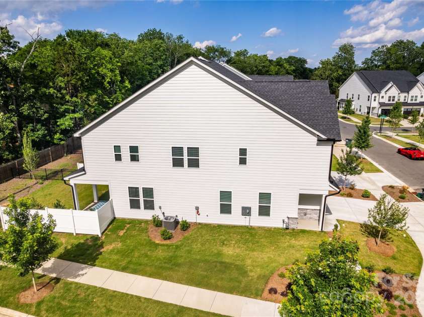 4005 Easton Ridge Lane, Charlotte, NC 28226.  MLS# CAR4260194, YatesRealty ID 24359. 