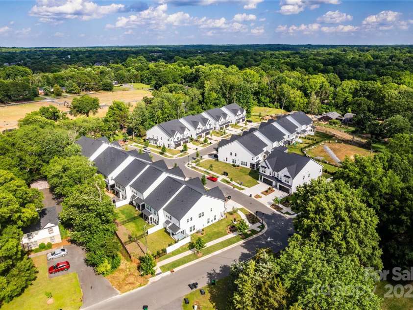 4005 Easton Ridge Lane, Charlotte, NC 28226.  MLS# CAR4260194, YatesRealty ID 24359. 