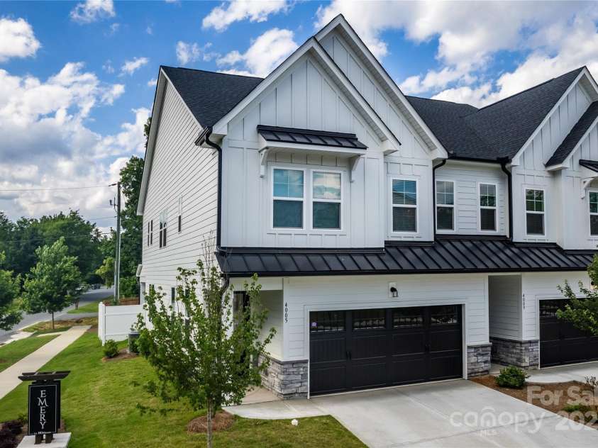 4005 Easton Ridge Lane, Charlotte, NC 28226.  MLS# CAR4260194, YatesRealty ID 24359. 