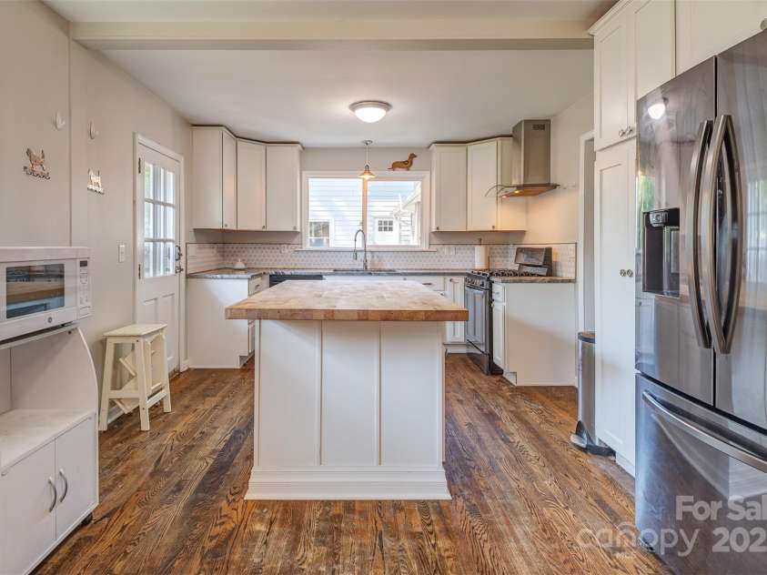 34 Vandalia Avenue, Asheville, NC 28806.  MLS# CAR4276401, YatesRealty ID 2436. 