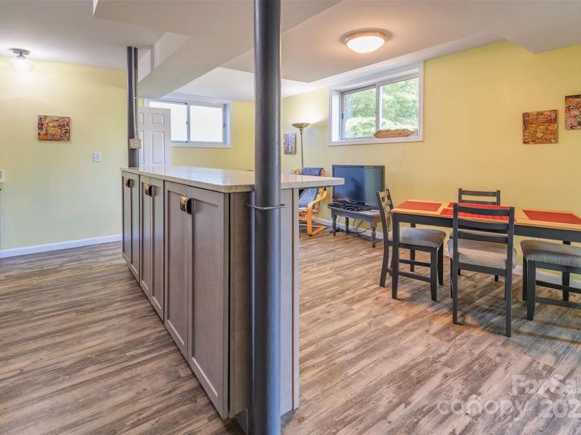 34 Vandalia Avenue, Asheville, NC 28806.  MLS# CAR4276401, YatesRealty ID 2436. Lower Level Apartment