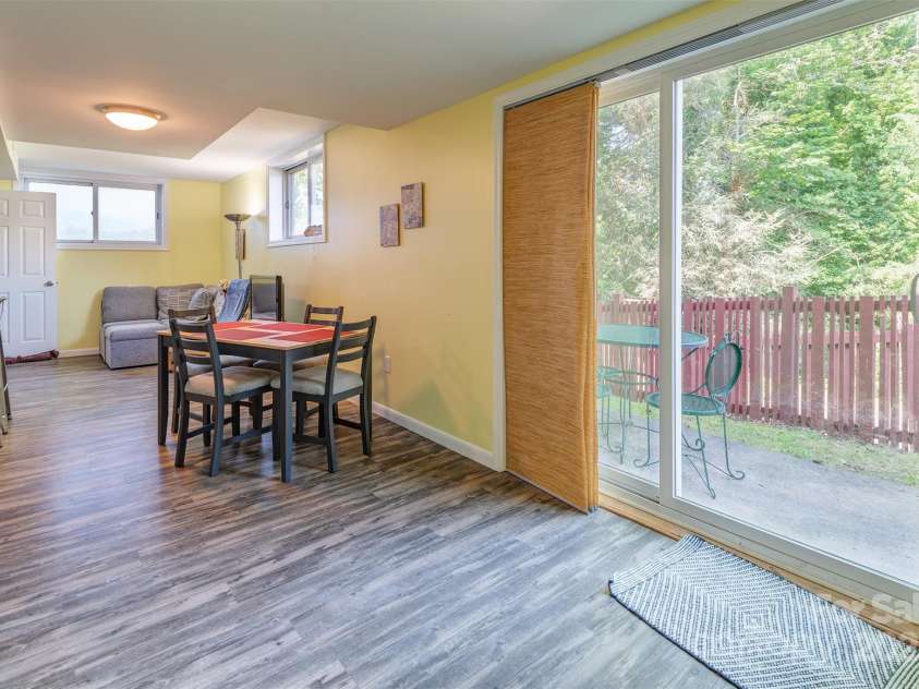 34 Vandalia Avenue, Asheville, NC 28806.  MLS# CAR4276401, YatesRealty ID 2436. Lower Level Apartment