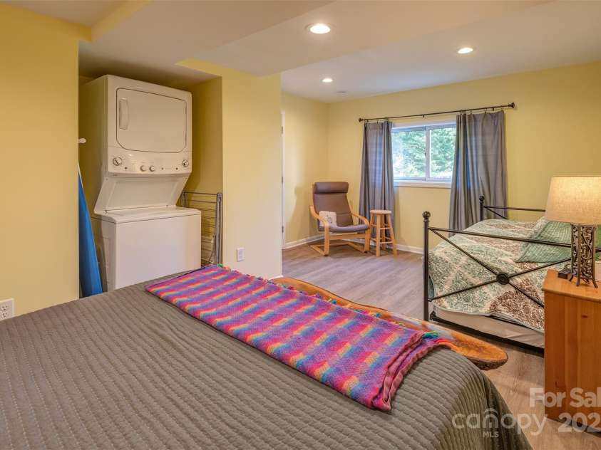 34 Vandalia Avenue, Asheville, NC 28806.  MLS# CAR4276401, YatesRealty ID 2436. Lower Level Apartment
