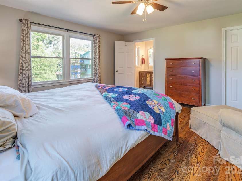 34 Vandalia Avenue, Asheville, NC 28806.  MLS# CAR4276401, YatesRealty ID 2436. Primary Bedroom