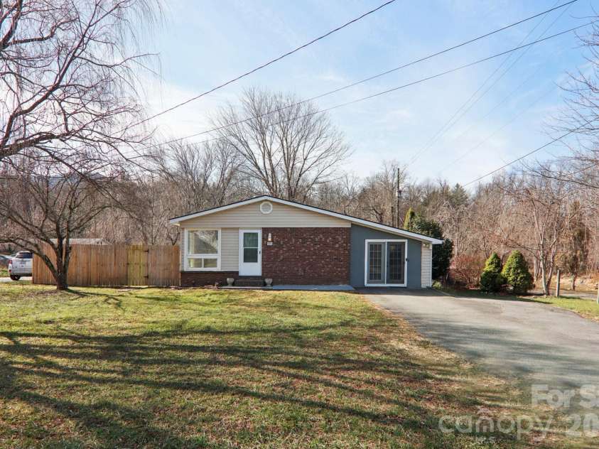 591 Blue Ridge Road, Black Mountain, NC 28711.  MLS# CAR4320573, YatesRealty ID 2436. Large front yard