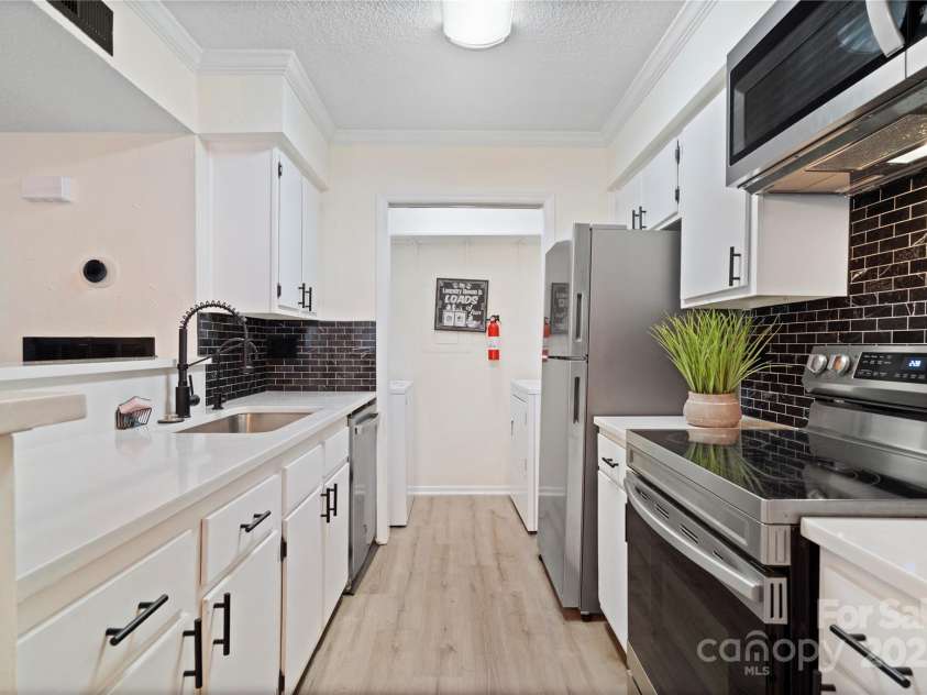 11123 Harrowfield Road, Charlotte, NC 28226.  MLS# CAR4307722, YatesRealty ID 24360. 