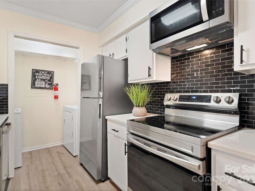 11123 Harrowfield Road, Charlotte, NC 28226.  MLS# CAR4307722, YatesRealty ID 24360. 