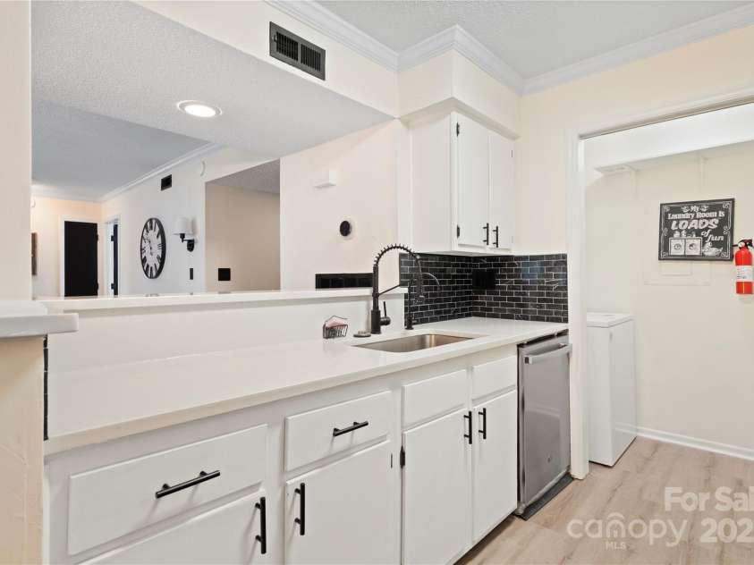 11123 Harrowfield Road, Charlotte, NC 28226.  MLS# CAR4307722, YatesRealty ID 24360. 