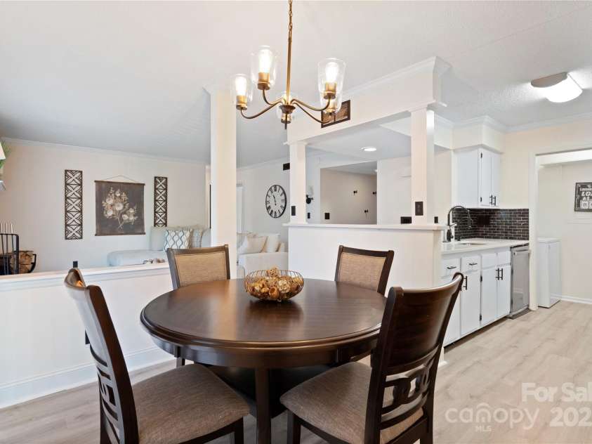 11123 Harrowfield Road, Charlotte, NC 28226.  MLS# CAR4307722, YatesRealty ID 24360. 