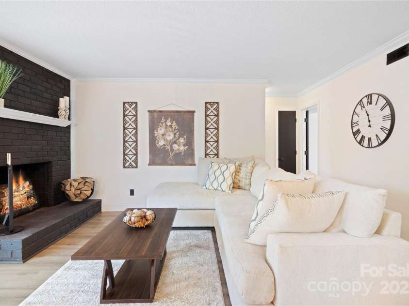 11123 Harrowfield Road, Charlotte, NC 28226.  MLS# CAR4307722, YatesRealty ID 24360. 