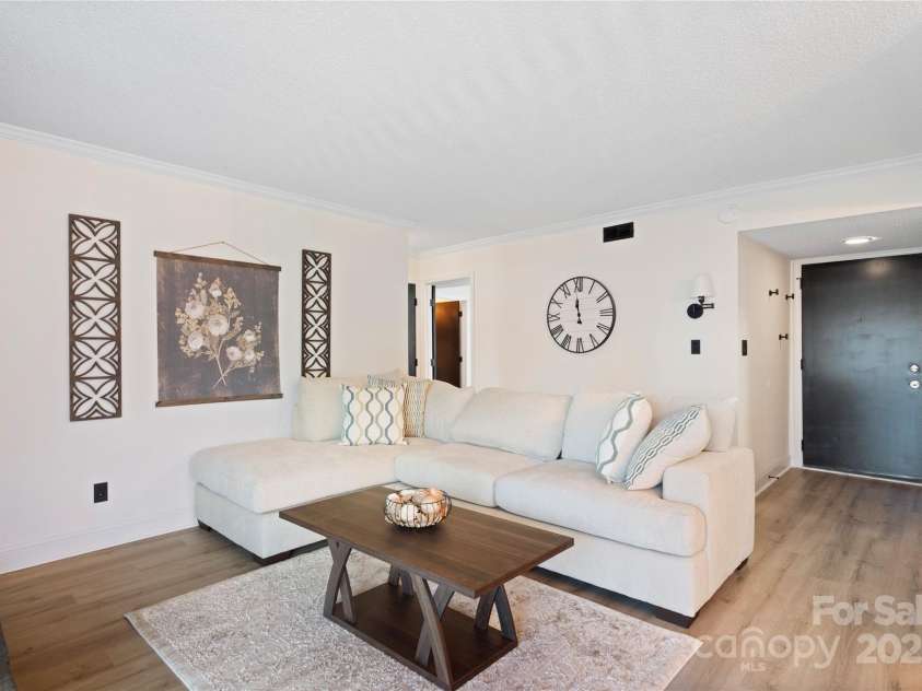 11123 Harrowfield Road, Charlotte, NC 28226.  MLS# CAR4307722, YatesRealty ID 24360. 