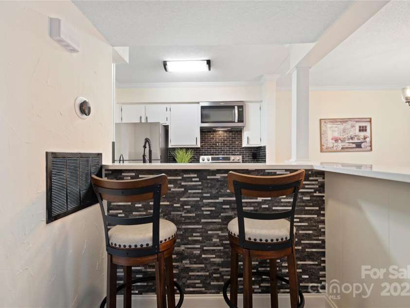 11123 Harrowfield Road, Charlotte, NC 28226.  MLS# CAR4307722, YatesRealty ID 24360. 