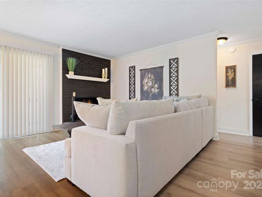 11123 Harrowfield Road, Charlotte, NC 28226.  MLS# CAR4307722, YatesRealty ID 24360. 