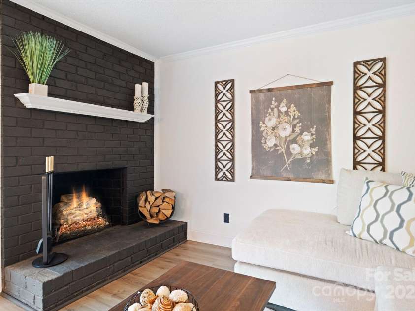 11123 Harrowfield Road, Charlotte, NC 28226.  MLS# CAR4307722, YatesRealty ID 24360. 